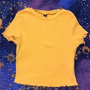 Yellow ribbed cropped tshirt